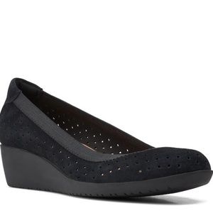 Clarks “Elin Sun” Perforated Suede Wedge Slip-On – Size 8 – Black – EUC